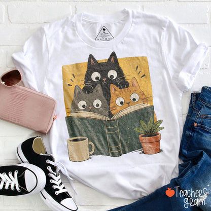 Vintage Distressed Cat Reading Book Cartoon Animal Teacher T-Shirt