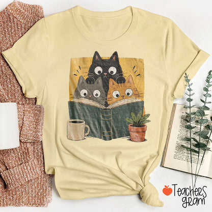 Vintage Distressed Cat Reading Book Cartoon Animal Teacher T-Shirt